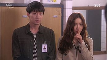 Shin Se-Kyung and Yu Chun Park in The Girl Who Sees Smells (2015)