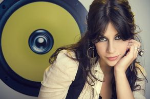 Host -Parlante amarillo -show