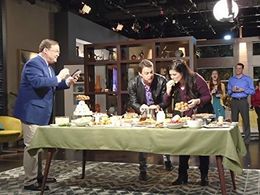 Caroline Rhea, Andy Richter, Jonathan Bennett, Duff Goldman, and Alex Guarnaschelli in Celebrity Food Fight (2015)