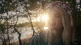 Alina Tomnikov in Donna (2018)