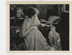 Peaches Jackson and Lois Wilson in Midsummer Madness (1920)