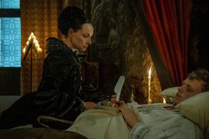 Samantha Morton and George Jaques in The Serpent Queen (2022)
