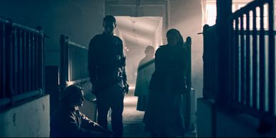 Samer Salem, Elisabeth Moss, Nina Kiri in The Handmaids Tale