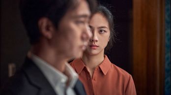 Park Hae-il and Tang Wei in Decision to Leave (2022)
