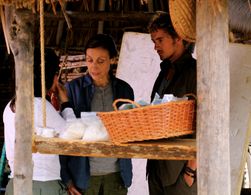 Still shot of Alec Whaite, Carme Elias and Claudia Pinto in La distancia más larga