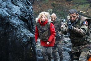 Léa Drucker and Adel Bencherif in War of the Worlds (2019)