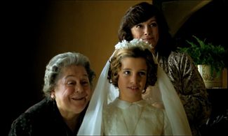 Rafaela Aparicio, Sonsoles Aranguren, and Lola Cardona in El Sur (1983)