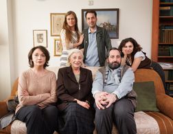 Fira Kantor, Evgenia Dodina, Daniel Styopin, Lena Fraifeld, Gera Sandler, and Suzanna Papian in Sovietzka (2023)