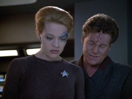 Jeri Ryan and Michael Horton in Star Trek: Voyager (1995)