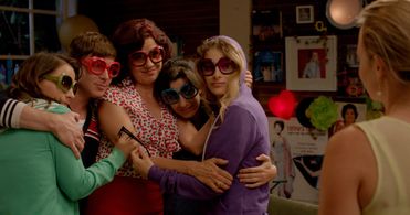 Yael Bar-Zohar, Dana Ivgy, Anat Waxman, Ofer Shechter, Keren Berger, and Efrat Dor in Cupcakes (2013)