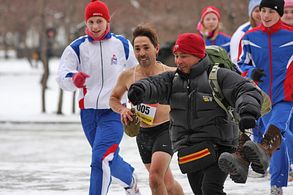 Michael Munoz and Mark Munoz in The Amazing Race (2001)