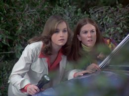 Pamela Sue Martin and Jean Rasey in The Hardy Boys/Nancy Drew Mysteries (1977)