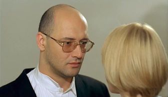Vera Glagoleva and Maksim Sukhanov in Zhenshchin obizhat ne rekomenduetsya (2000)