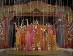 Florence Henderson, Susan Olsen, Robert Reed, Christopher Knight, Mike Lookinland, Maureen McCormick, Geri Reischl, and 