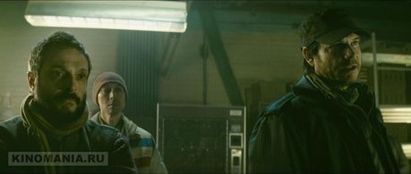 Romano Orzari and Bill Paxton in The Colony