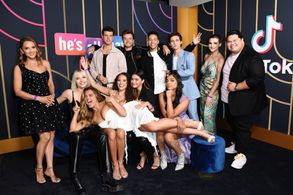 Rachael Leigh Cook, Addison Rae, Madison Pettis, Tanner Buchanan, Vanessa Dubasso, Romel De Silva, Dominic Goodman, and 