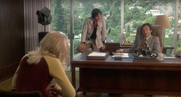 Goldie Hawn and Tony Bill in Shampoo (1975)