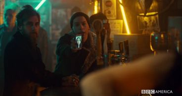 Joel Thomas Hynes and Jordan Gavaris in Orphan Black (2013)