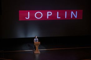 Sarah Goldberg in Barry: all the sauces (2022)