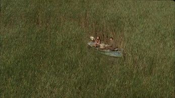 Jung Suh and Yu-seok Kim in The Isle (2000)