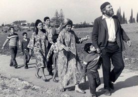 Esther Greenberg, Shaike Levi, Geula Nuni, and Topol in Sallah (1964)