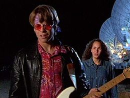 Petra Yared and Zbych Trofimiuk in Sky Trackers (1994)