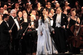 Roxy Darr performs at the Wilshire Ebell Theater with LA Lawyers Philharmonic