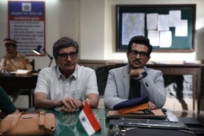 Raj Babbar and Raunaq Kamdar in Happy Family Conditions Apply (2023)