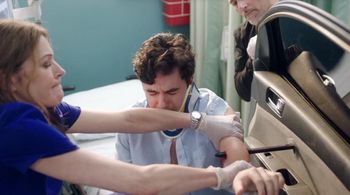 Jane Leeves and Paul Skye Lehrman in The Resident (2018)