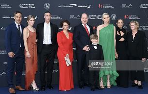 Alyth Ross with the Last Light cast, director Dennie Gordon and MGM Television head Role Bauer