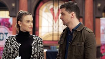 Andrew Lee Potts and Stefanie Yunger in Royal Blossom (2021)