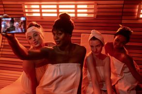 Inventing Anna - Julia Garner, LaVerne Cox, Katie Lowes