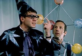 Saveliy Kramarov and Vladimir Nosik in Eta vesyolaya planeta (1973)