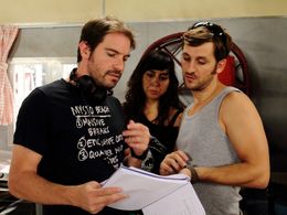 Carmen Ruiz, Joaquín Mazón, and Raúl Arévalo in Con el culo al aire (2012)