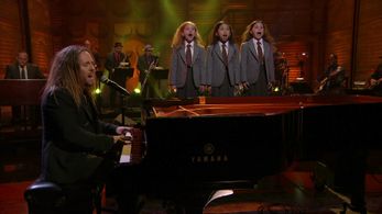 Tim Minchin, Mia Sinclair Jenness, Mabel Tyler, and Gabrielle Gutierrez in Conan (2010)