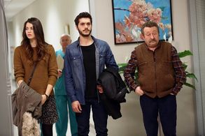 Erkan Can, Alperen Duymaz, and Sezgi Sena Akay in Aci Ask (2015)