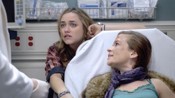 Alice Kremelberg and MuMu in Nurse Jackie (2009)