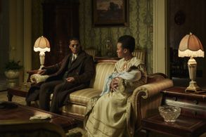 Kalyne Coleman and Jacob Anderson in Interview with the Vampire (2022)