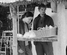Still shot of Alec Whaite and Carme Elias in La distancia más larga
