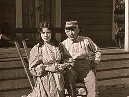 Marion Mack and Charles Henry Smith in The General (1926)