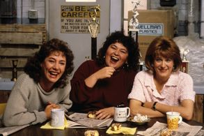 Roseanne Barr, Laurie Metcalf, and Natalie West in Roseanne (1988)