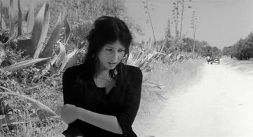 Aldo Puglisi and Stefania Sandrelli in Seduced and Abandoned (1964)