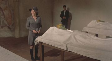 Juliet Mills and Lino Coletta in Avanti! (1972)