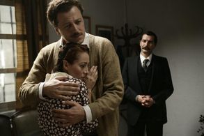 Ugur Polat, Dolunay Soysert, and Yetkin Dikinciler in Mavi Gözlü Dev (2007)