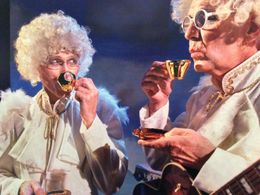 Tre farbröder som inte ville dö. Kalmar. Byteatern 2014. Vladimir Dikanski och Peder Nabo - änglar