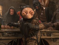 Warwick Davis, Cavin Cornwall, and D.C. Barns in Star Wars: Episode VII - The Force Awakens (2015)