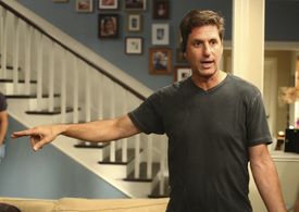 Steven Levitan in Modern Family (2009)