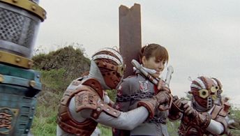Yumi Sugimoto in Engine Sentai Go-onger: Shomin hîrô (2008)