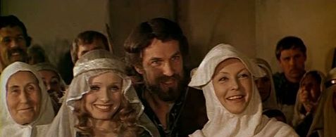 Vija Artmane, Boris Khmelnitskiy, and Regina Razuma in The Arrows of Robin Hood (1975)