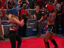 Gillian White and Jennette McCurdy in Sam & Cat (2013)